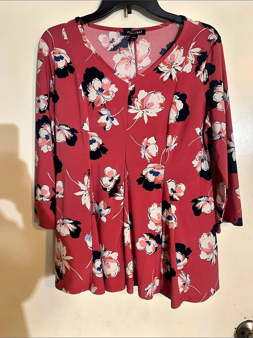 ROZ & ALI Floral Blouse in Pink With Blue and White Flowers Size Medium